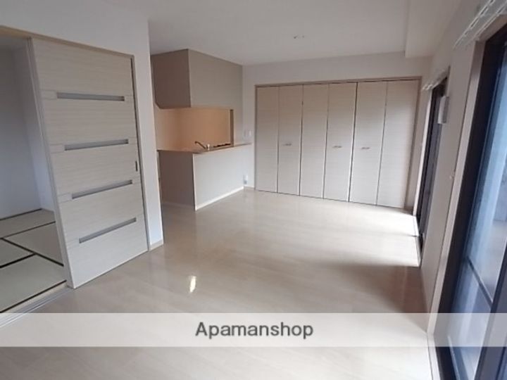 フォーレスト学園前の内装