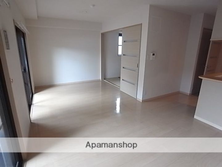 フォーレスト学園前の内装