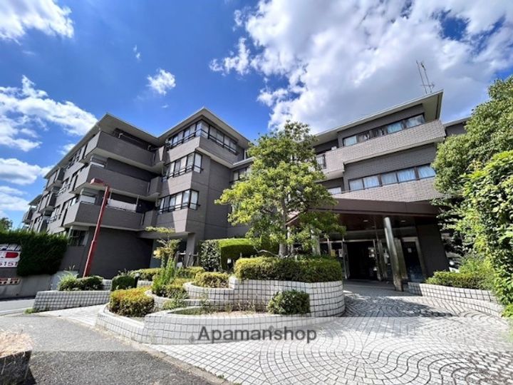 グランドパレス学園前の外観