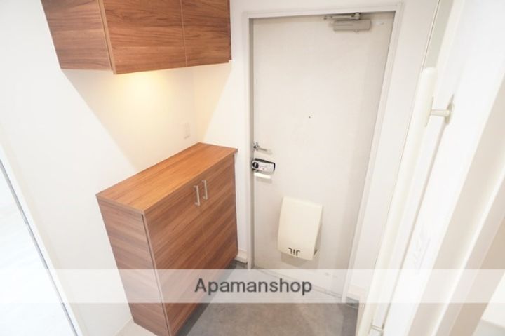 デサロージュ学園前Cの玄関