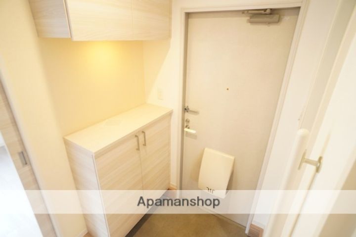 デサロージュ学園前Cの玄関