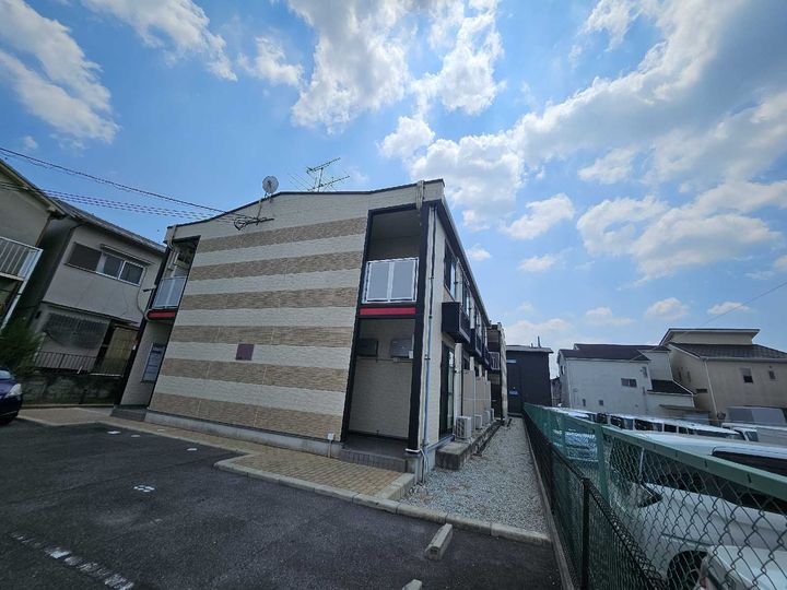 レオパレスプルメリア105の外観