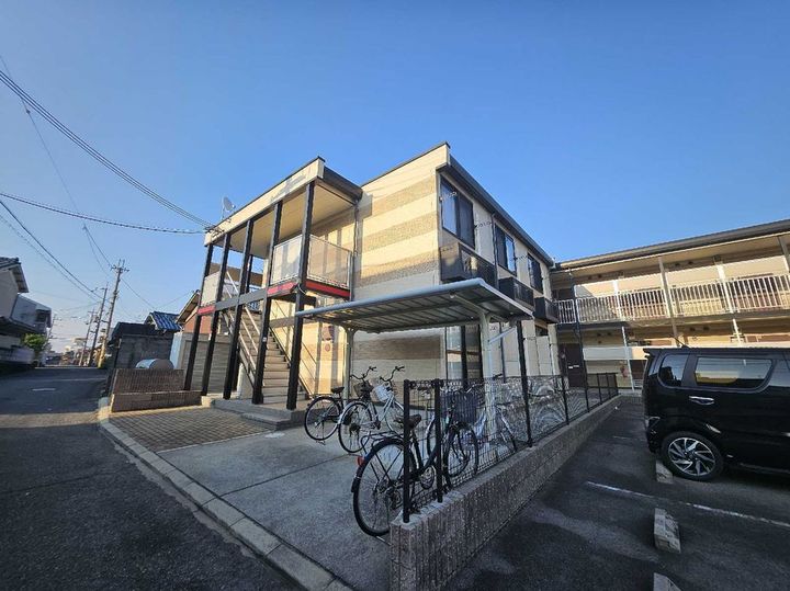 レオパレスくれーる大安寺204の外観