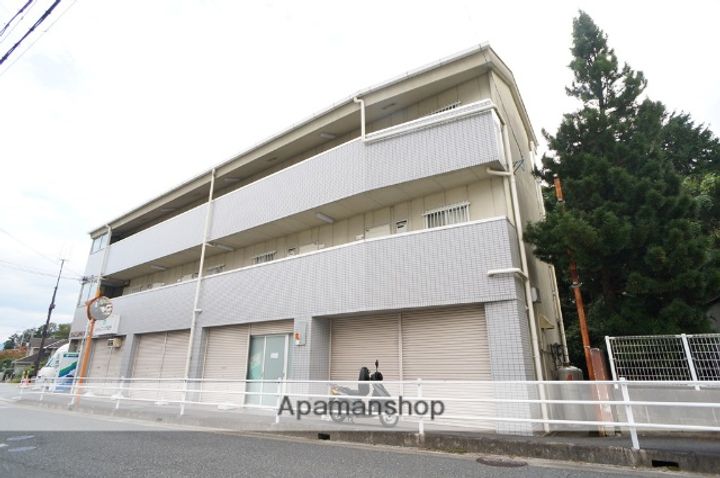 プレステ赤膚マンションの外観