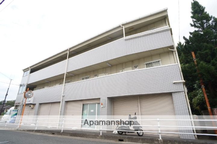 プレステ赤膚マンションの外観