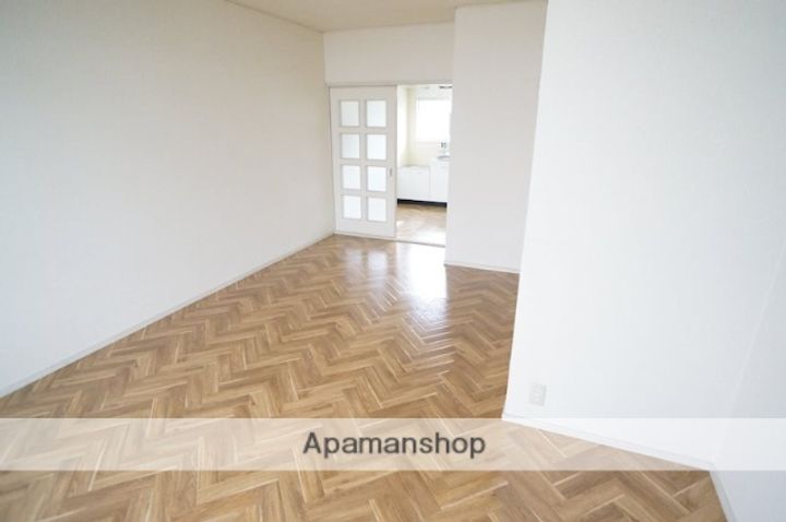 ロイヤル学園前PARTIの居間