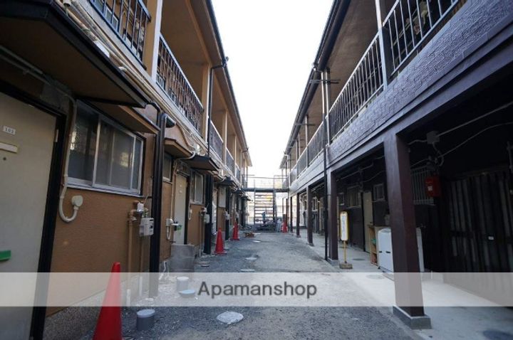 ロイヤル学園前PARTIの外観