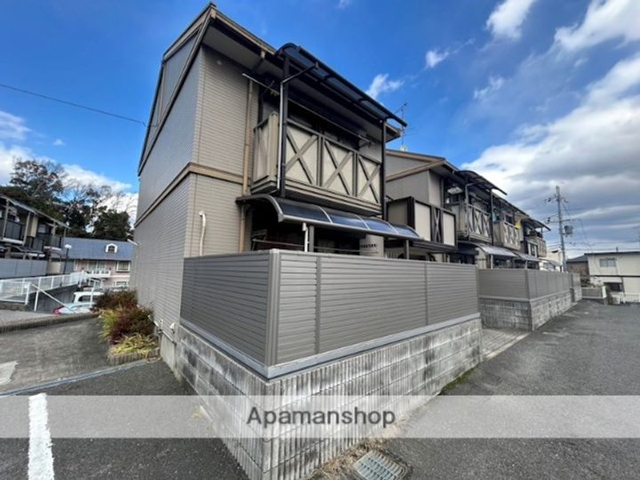 ビバリーヒル学園前B棟の外観