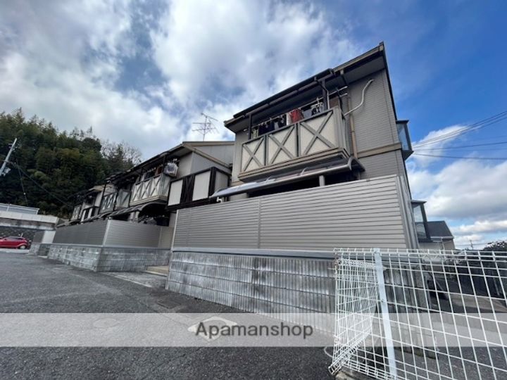 ビバリーヒル学園前B棟の外観