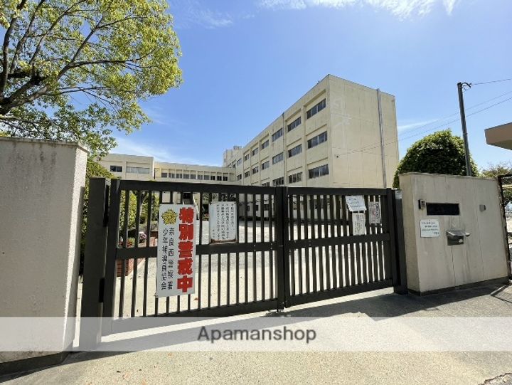 ビバリーヒル学園前B棟の周辺