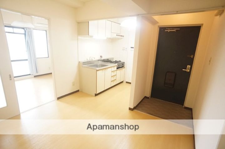 リバーサホ萬の居間