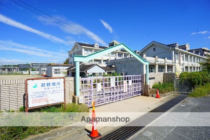 エクレール法蓮Iの周辺