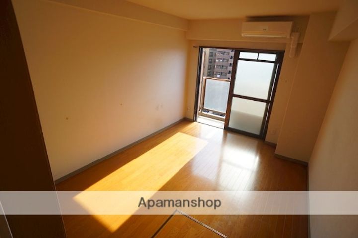 フクダ不動産新大宮マンションの居間