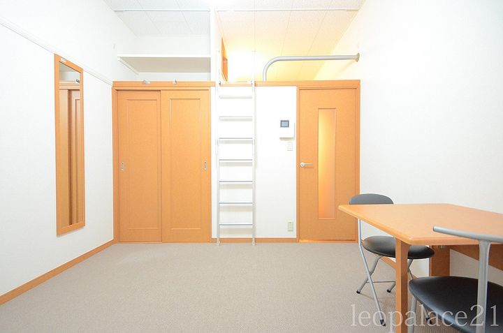 レオパレス奈良大宮の居間