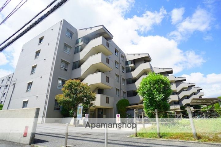 新大宮ハイタウンの外観