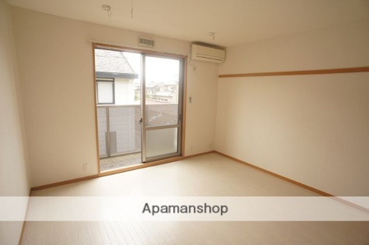 サンハイツ三条添川の居間