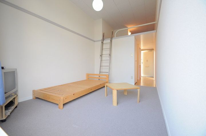 レオパレス古都202の居間