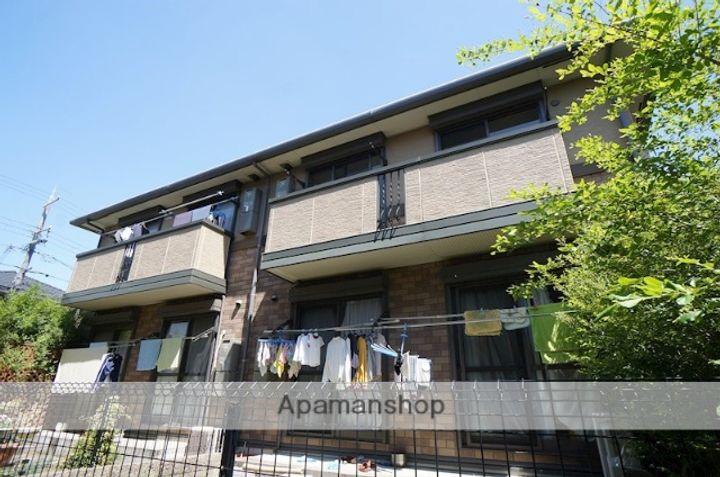 ロイヤルガーデンA棟の外観