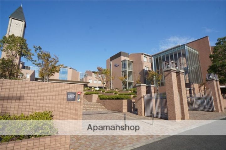 ロイヤルガーデンA棟の周辺