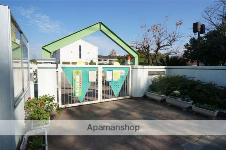 ロイヤルガーデンA棟の周辺