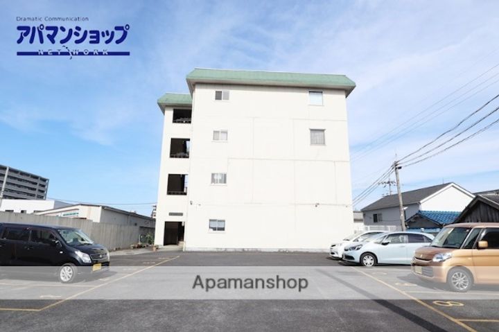 井上マンションの外観