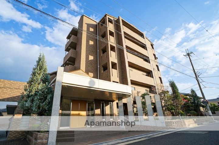 オーク・ステージ八木の外観