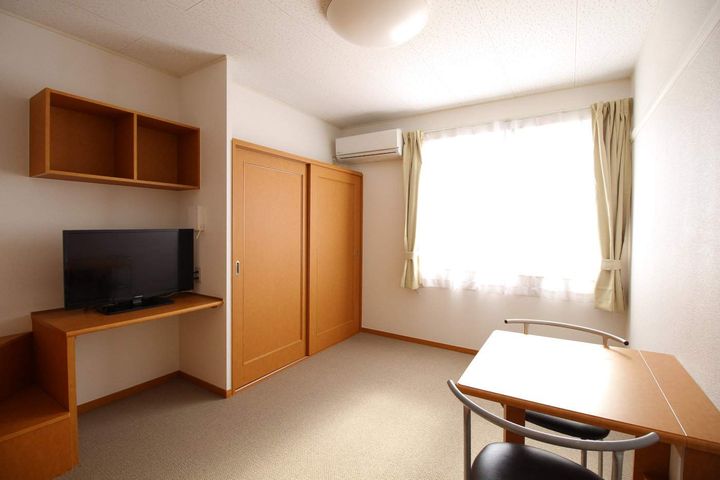 レオパレスさざんか204の居間