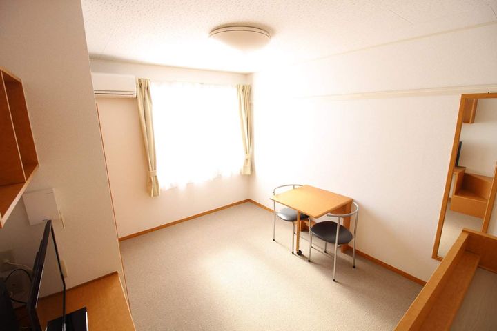 レオパレスさざんか204の居間