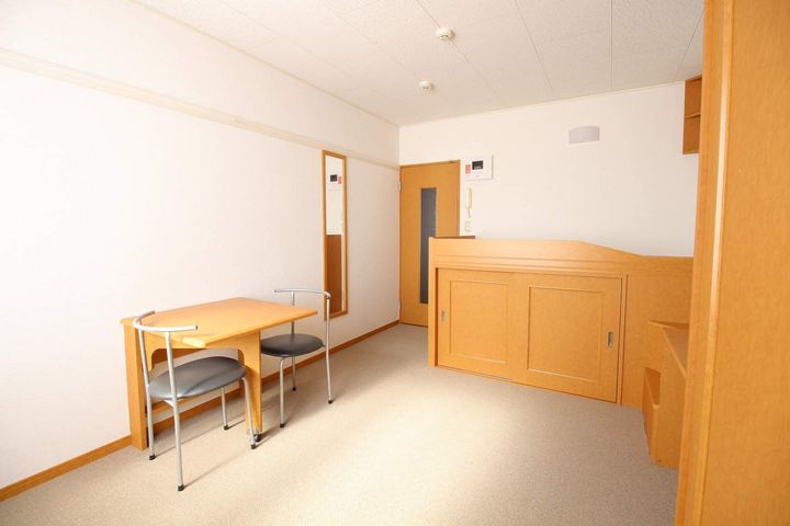 レオパレスさざんか204の居間