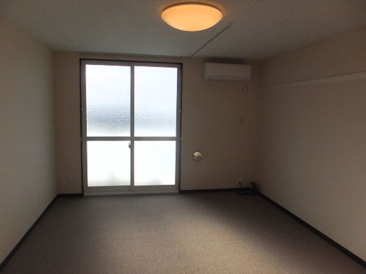 レオネクストエムティ逢坂Ⅱ304の居間