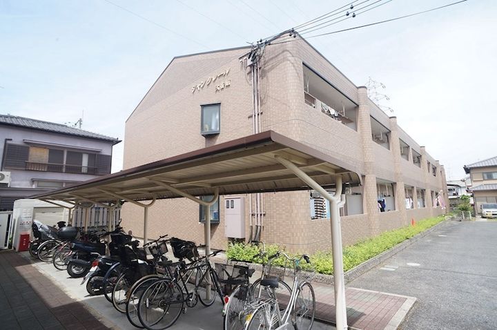 シャンクレール弐番館107の外観