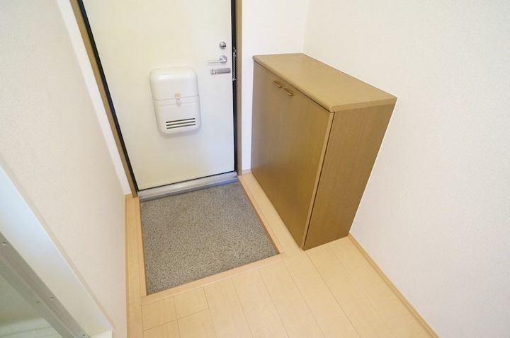 シャレー神宮前の玄関