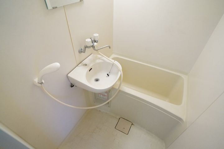 レオパレス二上101の風呂