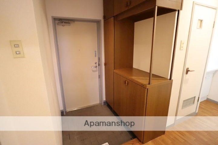 サンメゾン忍海の玄関