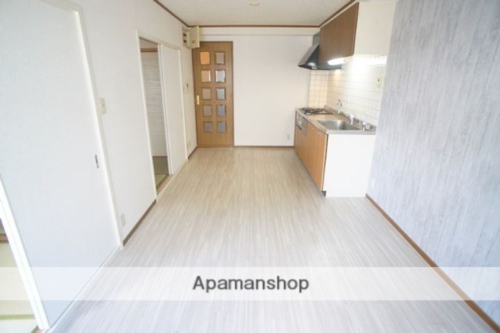 奈良県生駒郡三郷町信貴ケ丘1丁目の賃貸マンションの居間