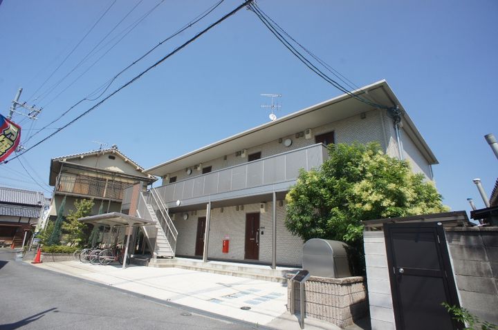 エルメゾン法隆寺102号室の外観