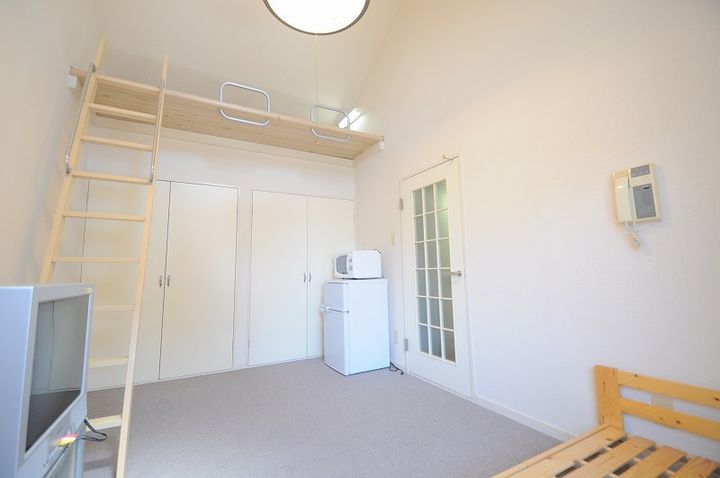 レオパレスカサ103の居間