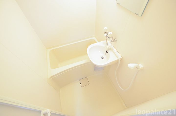 レオパレスルピナス・Ⅱ103の風呂