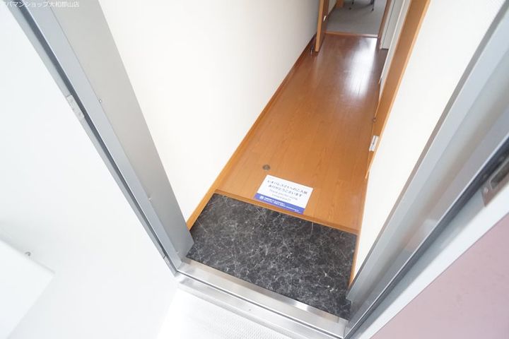 奈良県大和郡山市池沢町の賃貸アパートの玄関