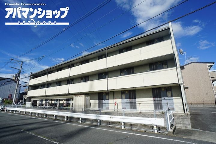 レオパレス冨田108の外観