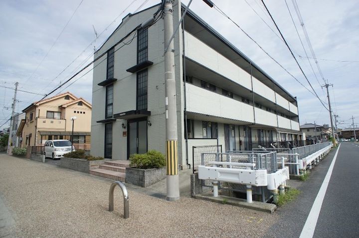 レオパレス冨田108の外観