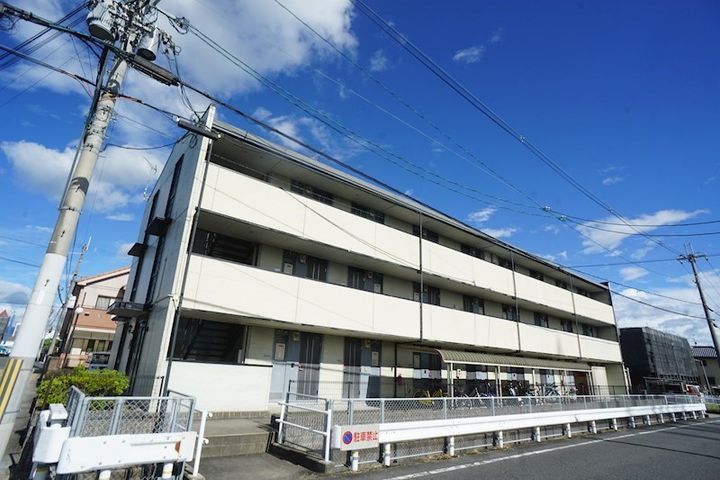 レオパレス冨田108の外観