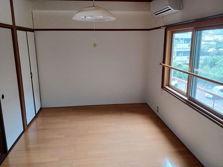 和歌山県田辺市上の山2丁目の賃貸マンションの居間