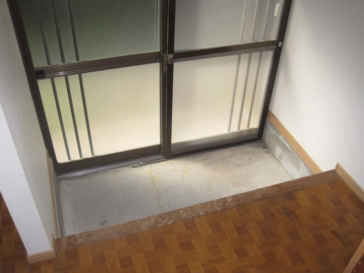 マンション沢田4の玄関