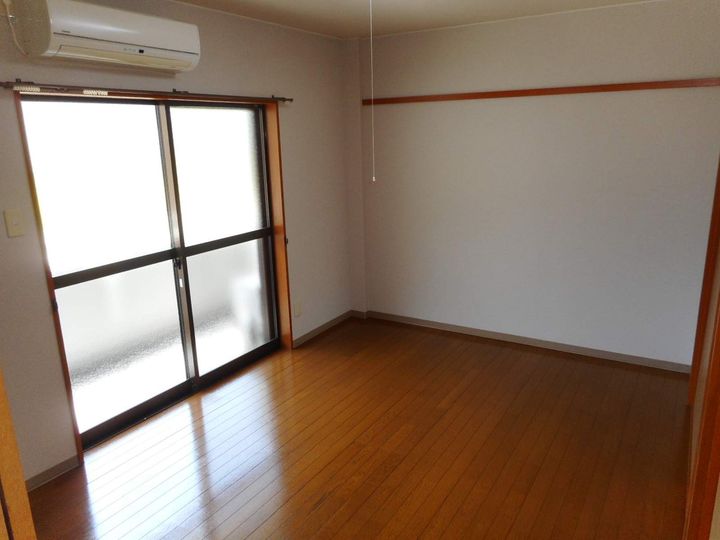 和歌山県西牟婁郡白浜町堅田の賃貸マンションの居間