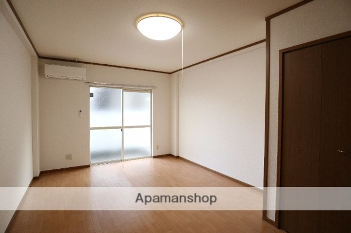 アンダンテ桂木102の居間