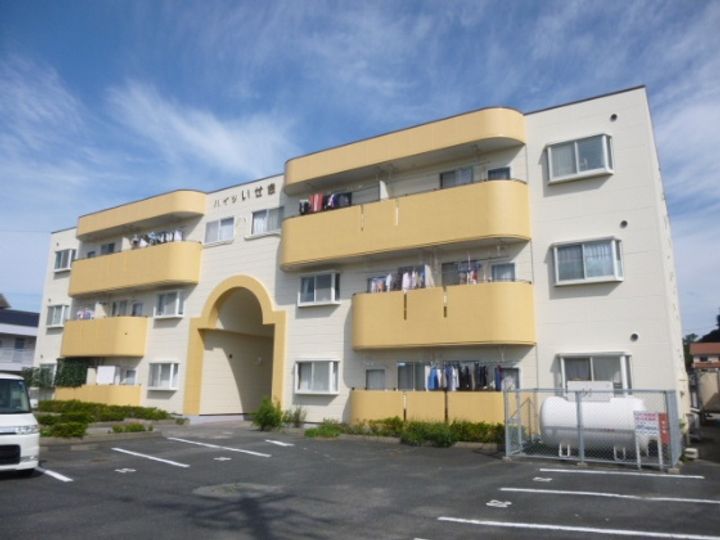 ハイツいせきD棟の外観