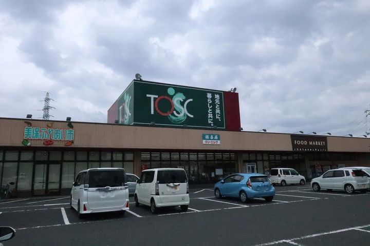 アル・ソーレの周辺