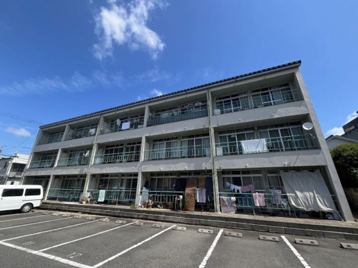章マンションの外観