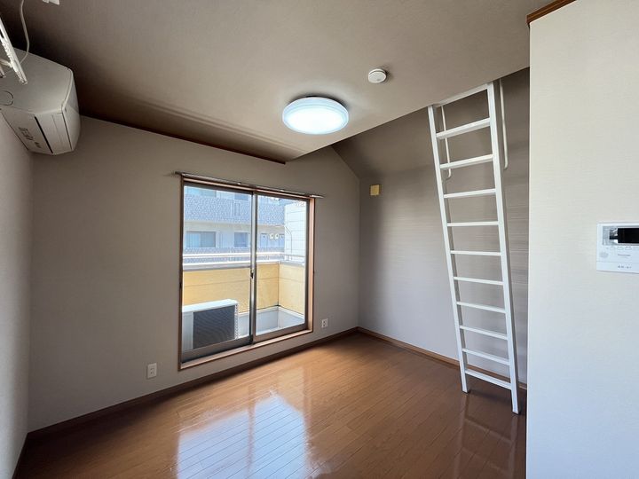 エルダンジュ201の居間